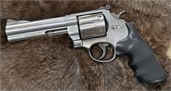 S&W 629 44mag Lew Horton