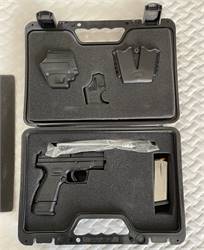 NEW - Springfield Armory XD Compact Semi-Auto Pistol 9x19 - 2 Mags Included + Accessories